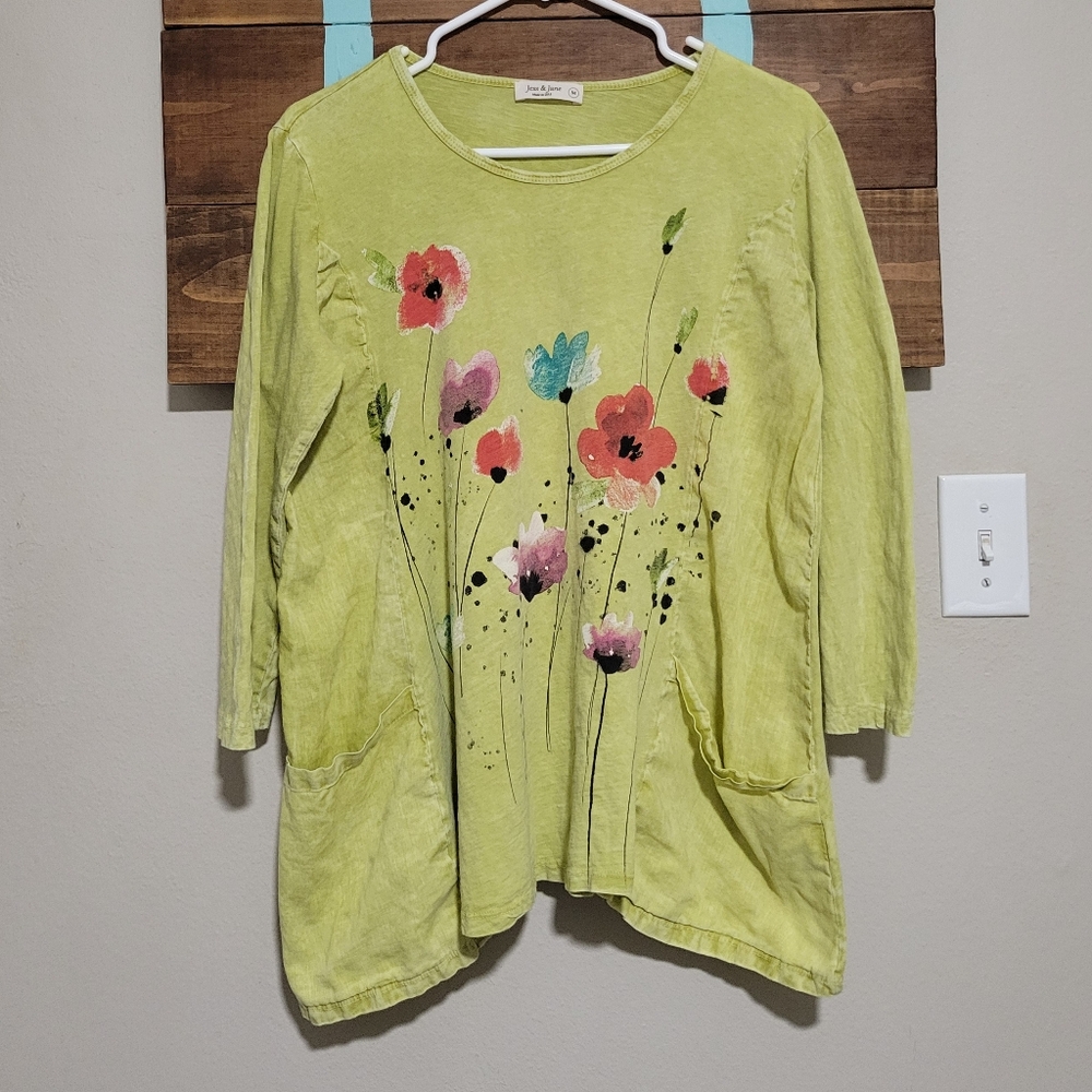 Jess & Jane Green Artzie Floral 100% Cotton Front Pockets Asymmetrical Hem Top M